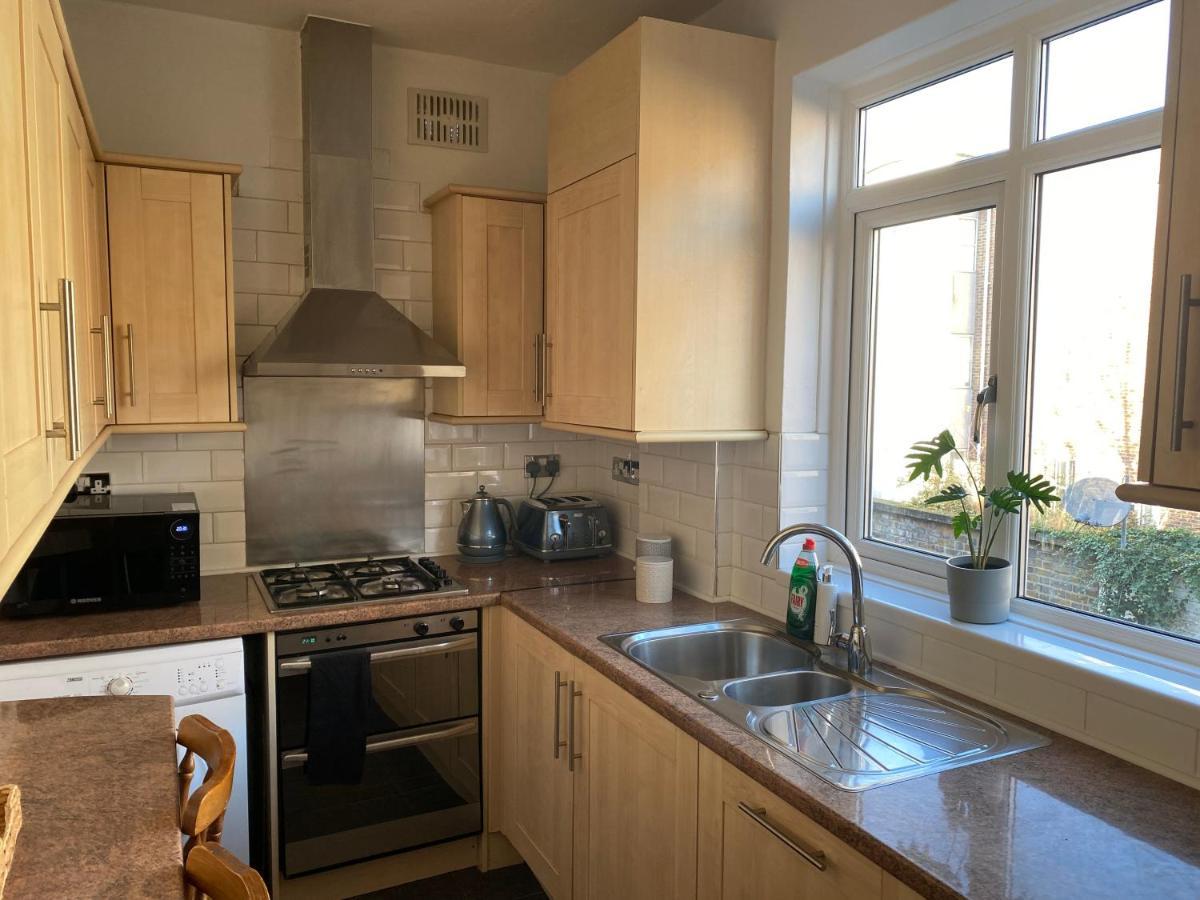 Lovely 3 Bedroom Maisonette With Private Roof Terrace In Hammersmith ロンドン エクステリア 写真